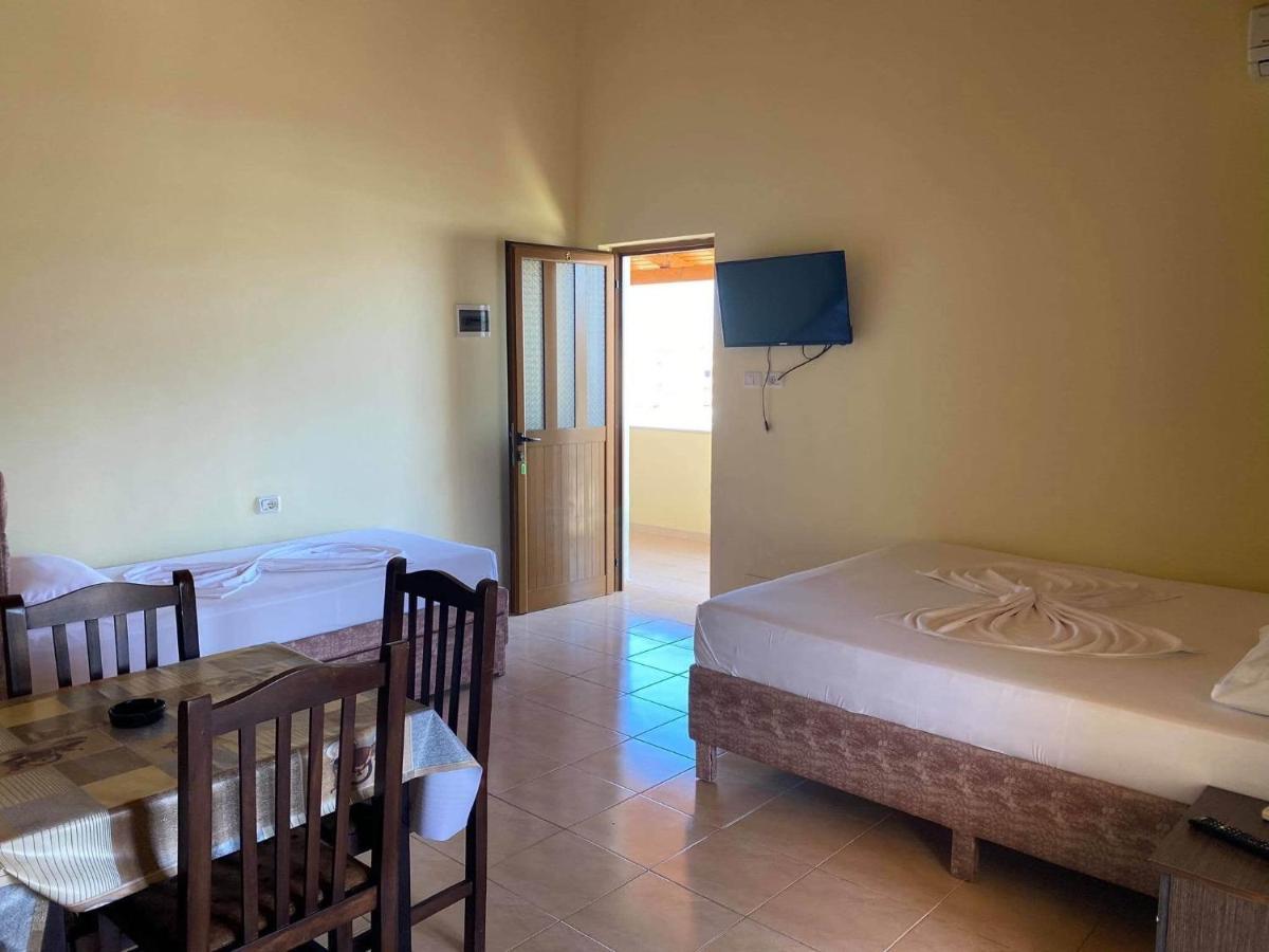 Apartments Luis Ксамил Екстериор снимка
