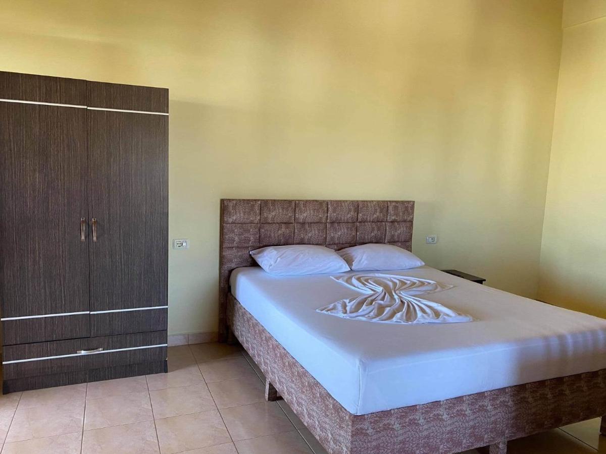 Apartments Luis Ксамил Екстериор снимка