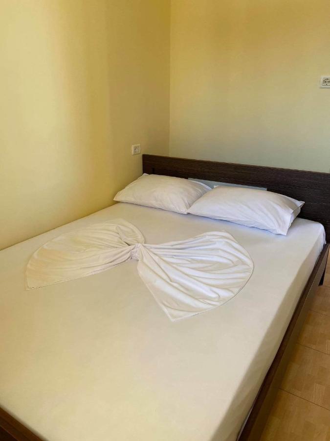 Apartments Luis Ксамил Екстериор снимка