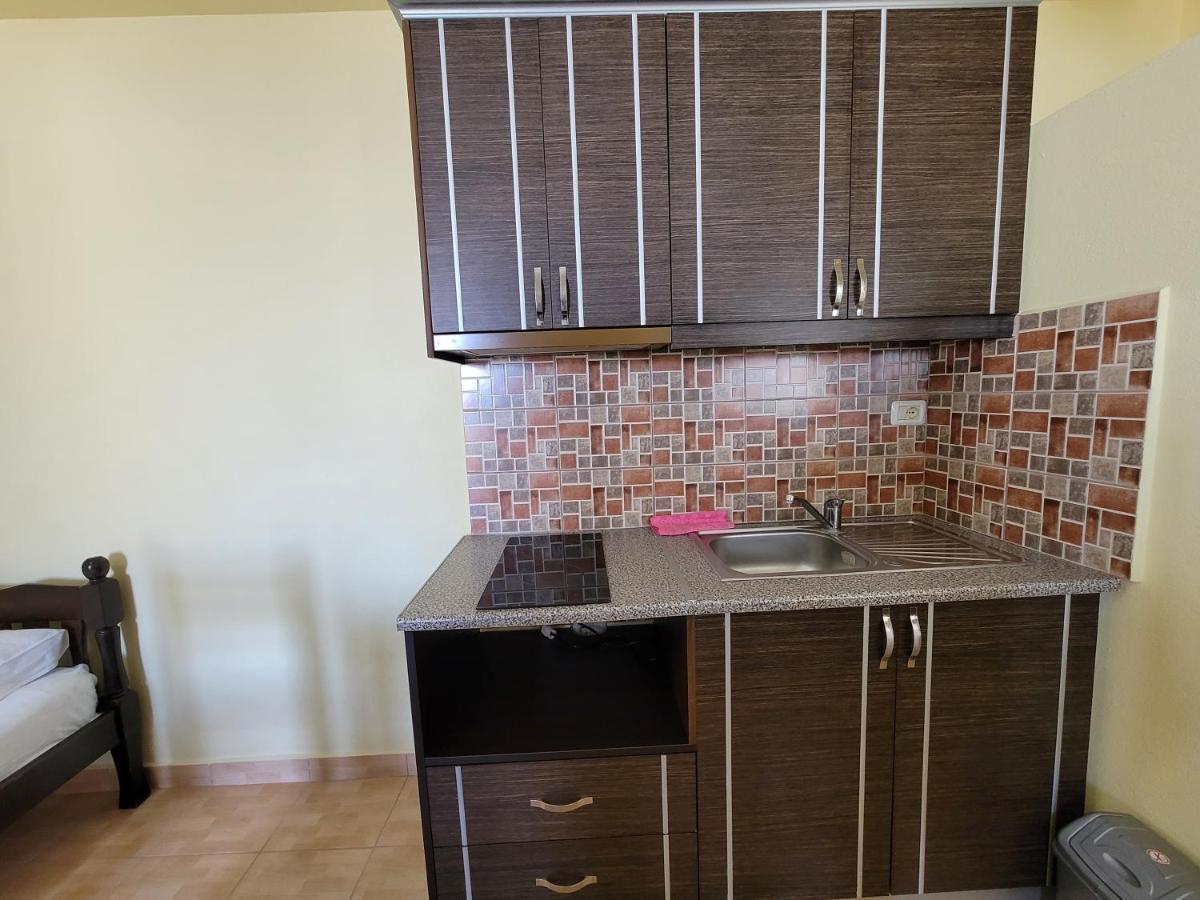 Apartments Luis Ксамил Екстериор снимка