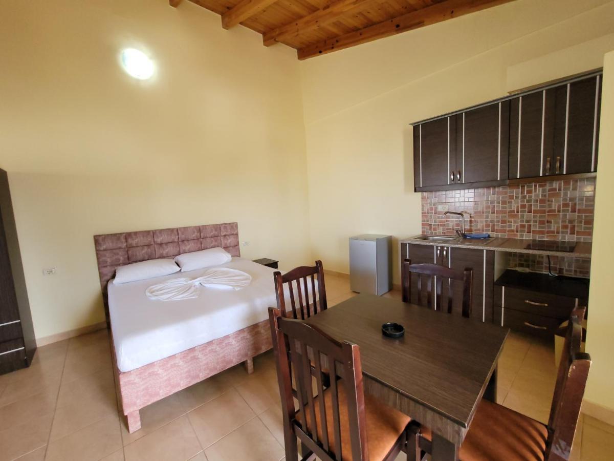 Apartments Luis Ксамил Екстериор снимка