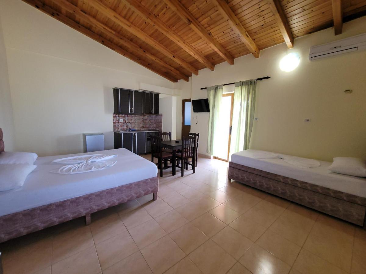 Apartments Luis Ксамил Екстериор снимка