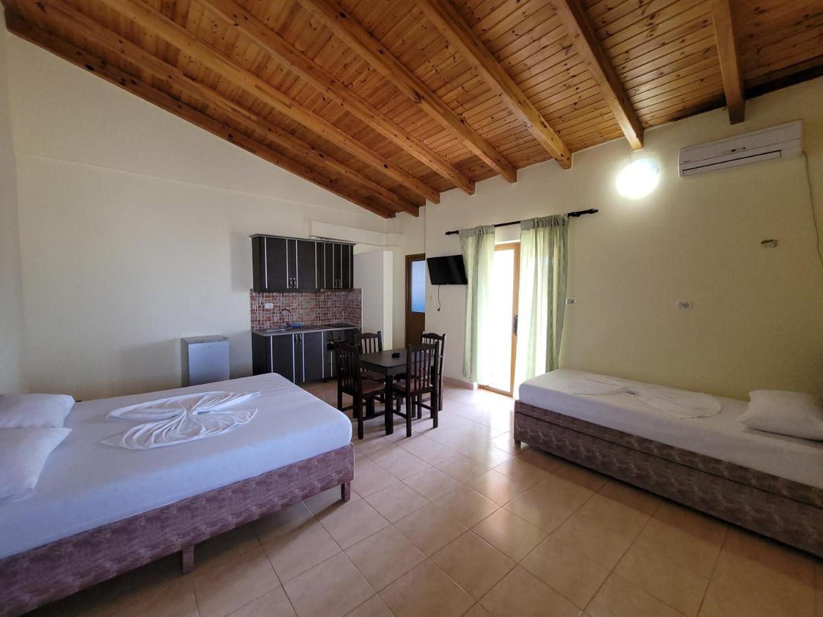 Apartments Luis Ксамил Екстериор снимка