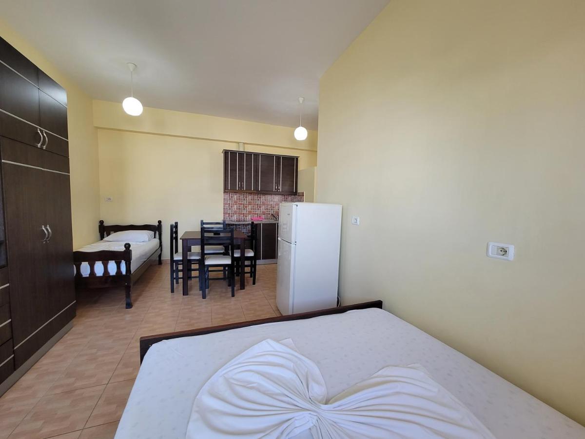 Apartments Luis Ксамил Екстериор снимка