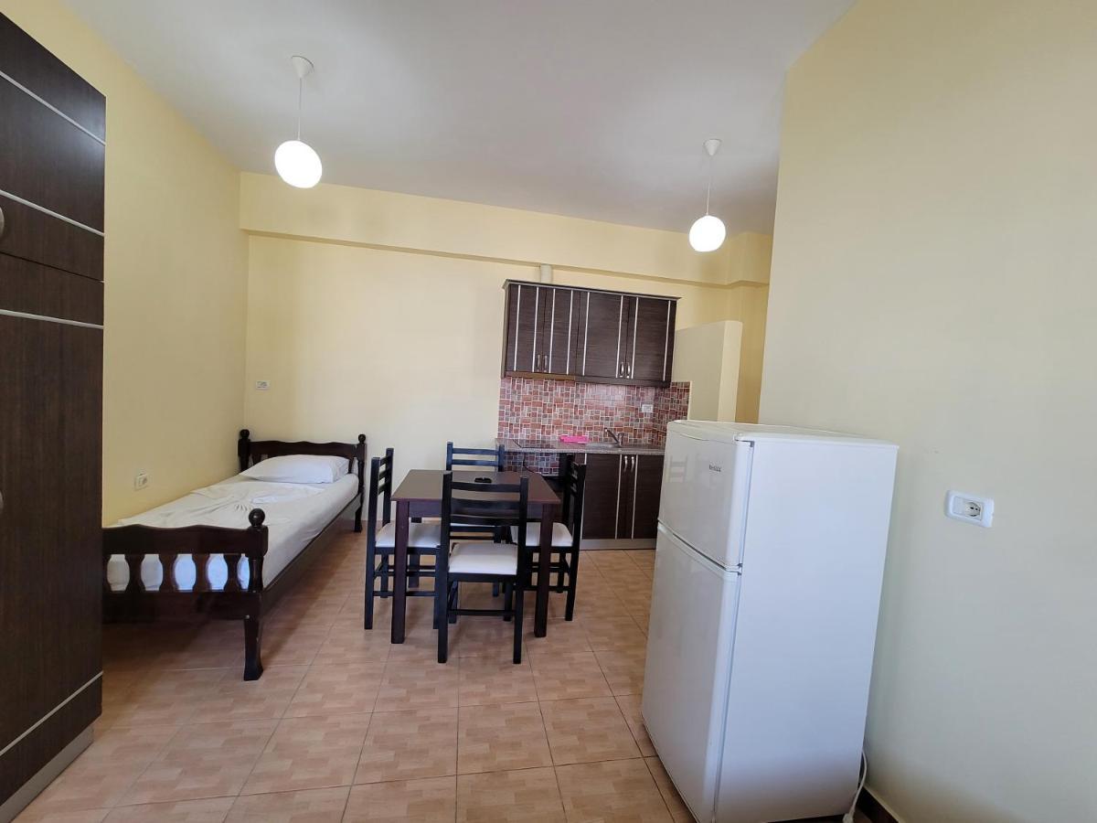 Apartments Luis Ксамил Екстериор снимка
