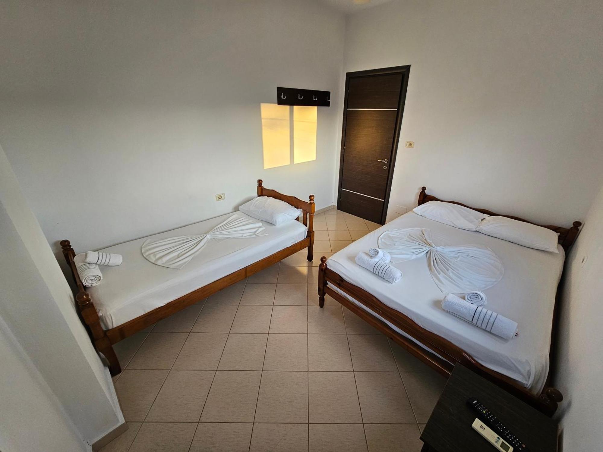 Apartments Luis Ксамил Екстериор снимка