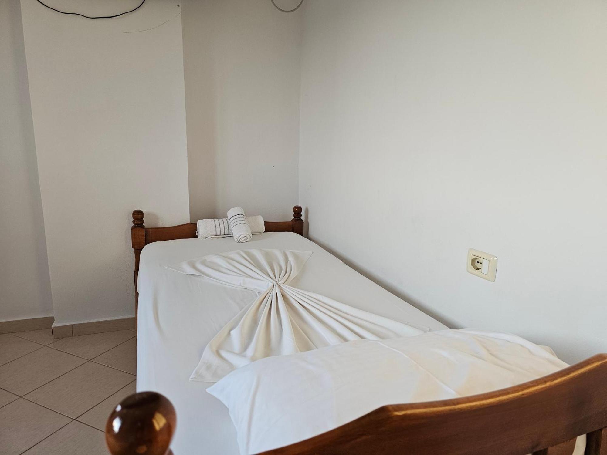 Apartments Luis Ксамил Екстериор снимка