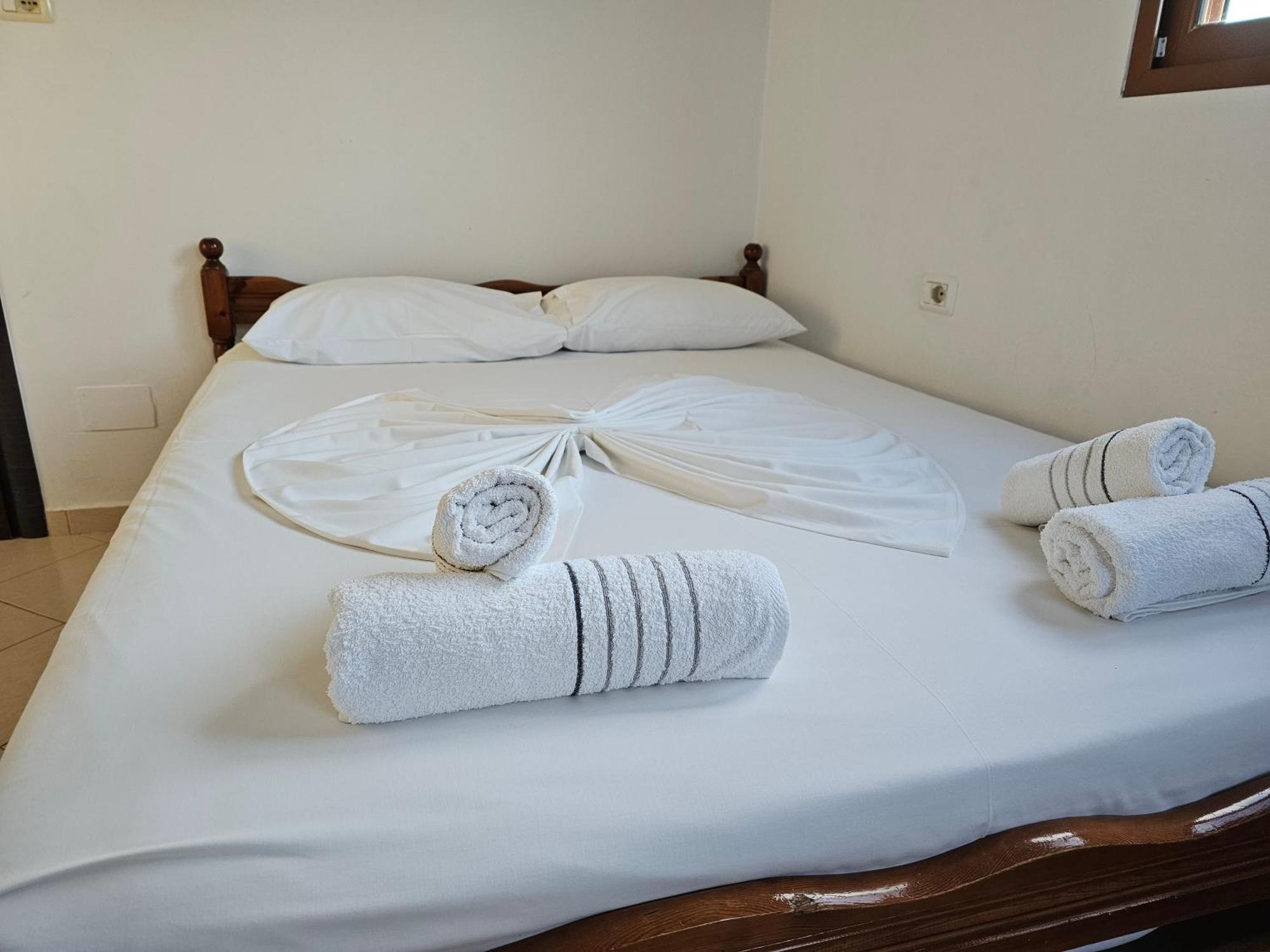 Apartments Luis Ксамил Екстериор снимка