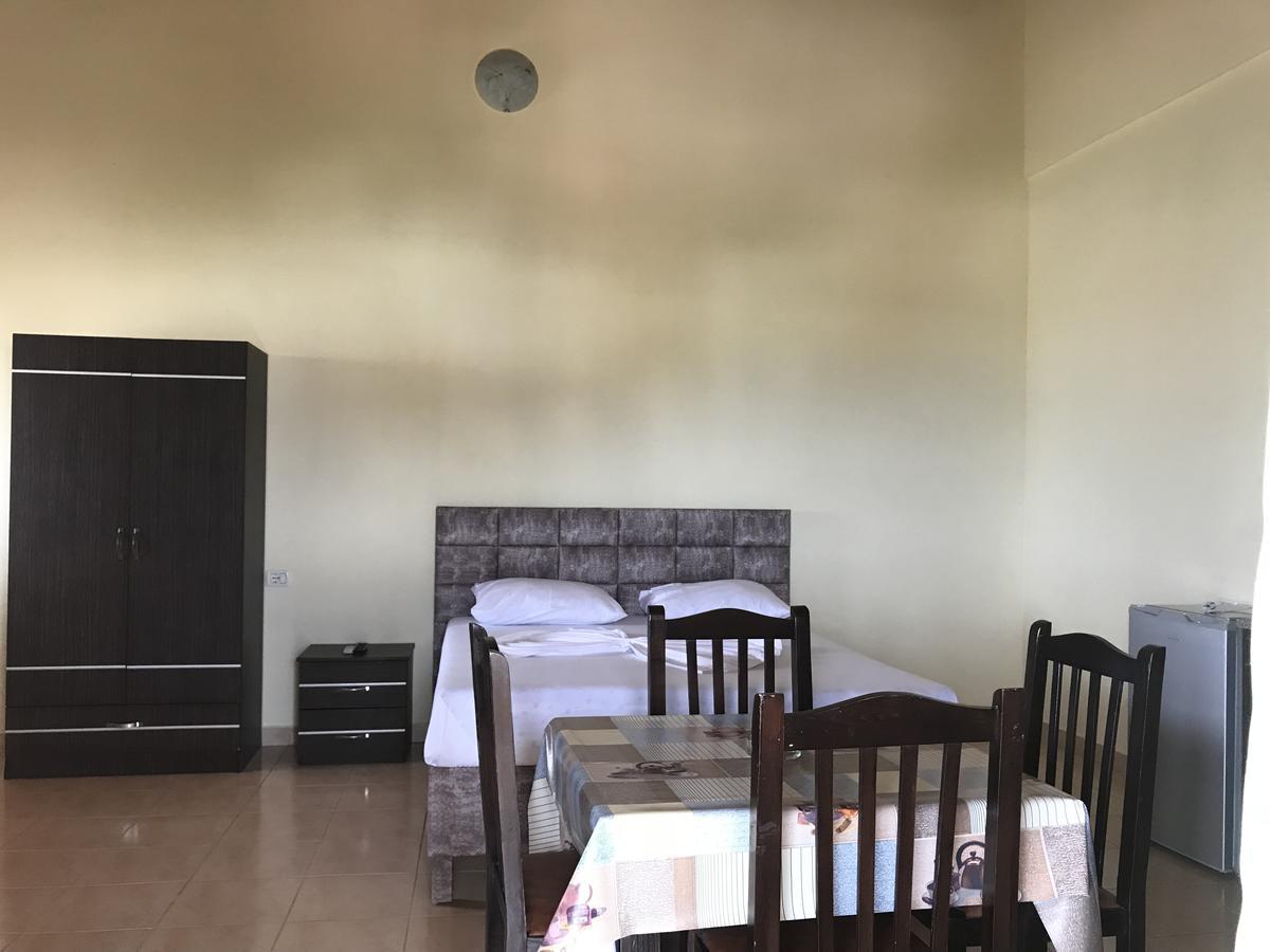 Apartments Luis Ксамил Екстериор снимка