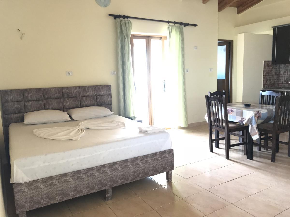 Apartments Luis Ксамил Екстериор снимка