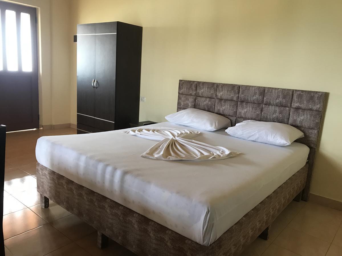 Apartments Luis Ксамил Екстериор снимка