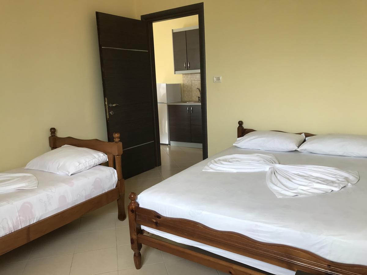 Apartments Luis Ксамил Екстериор снимка
