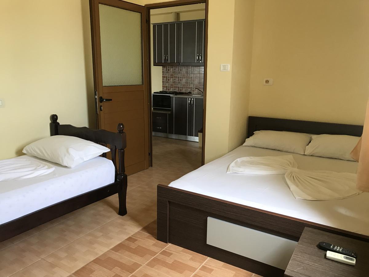 Apartments Luis Ксамил Екстериор снимка