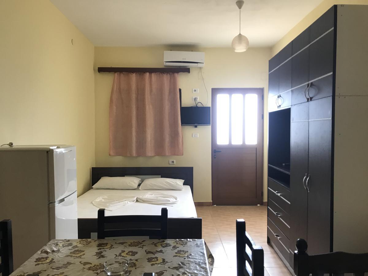 Apartments Luis Ксамил Екстериор снимка
