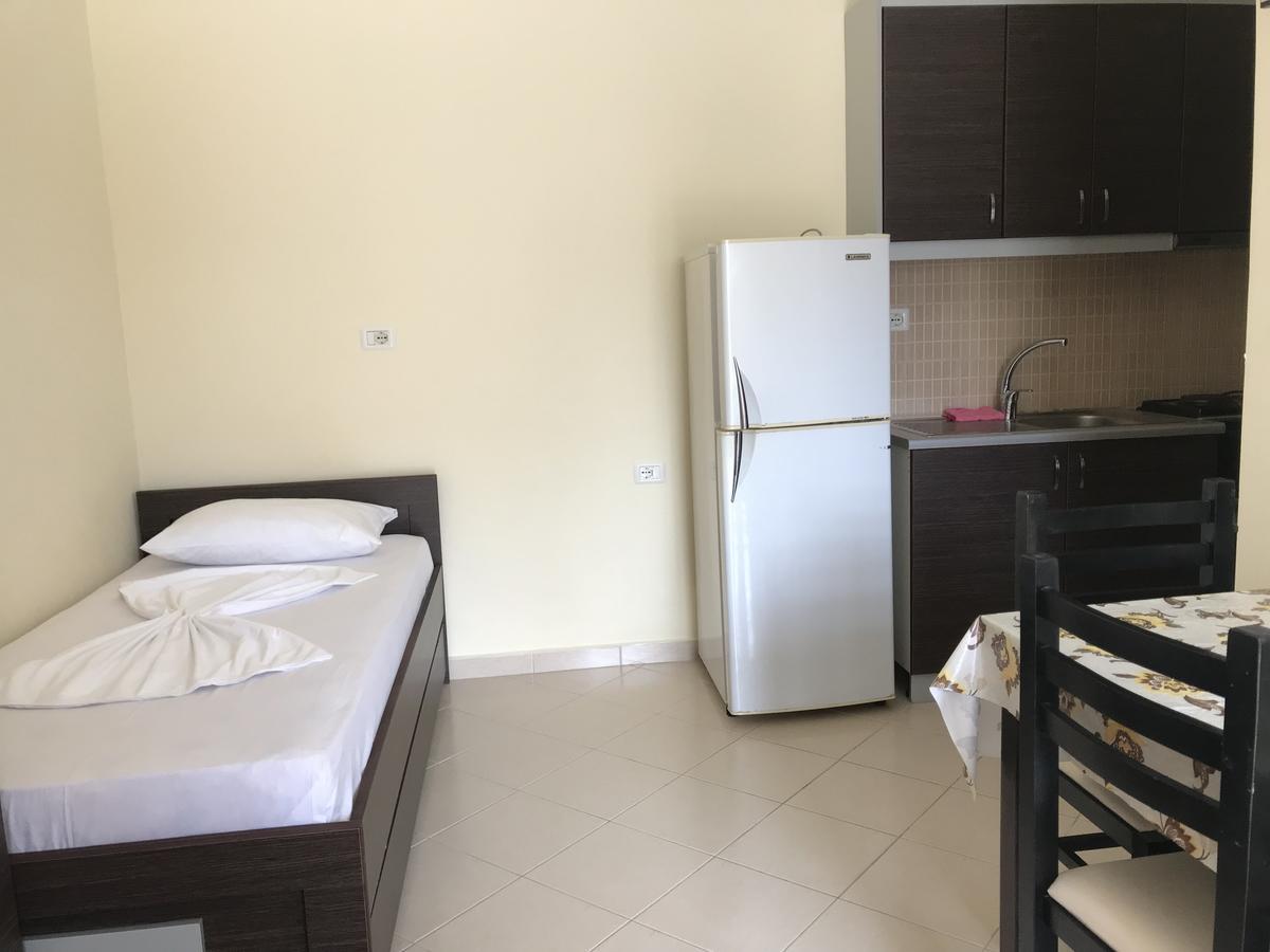 Apartments Luis Ксамил Екстериор снимка