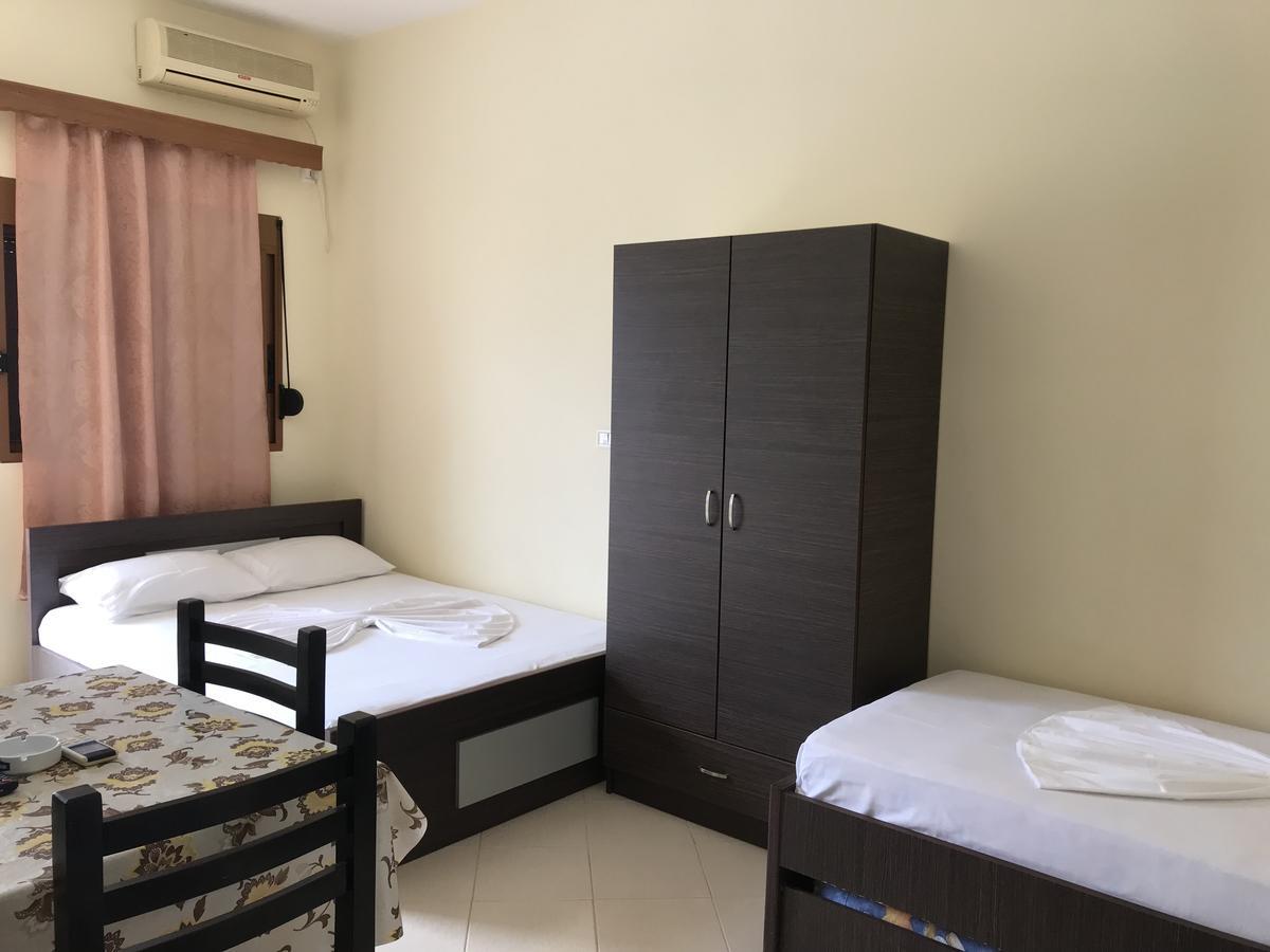 Apartments Luis Ксамил Екстериор снимка