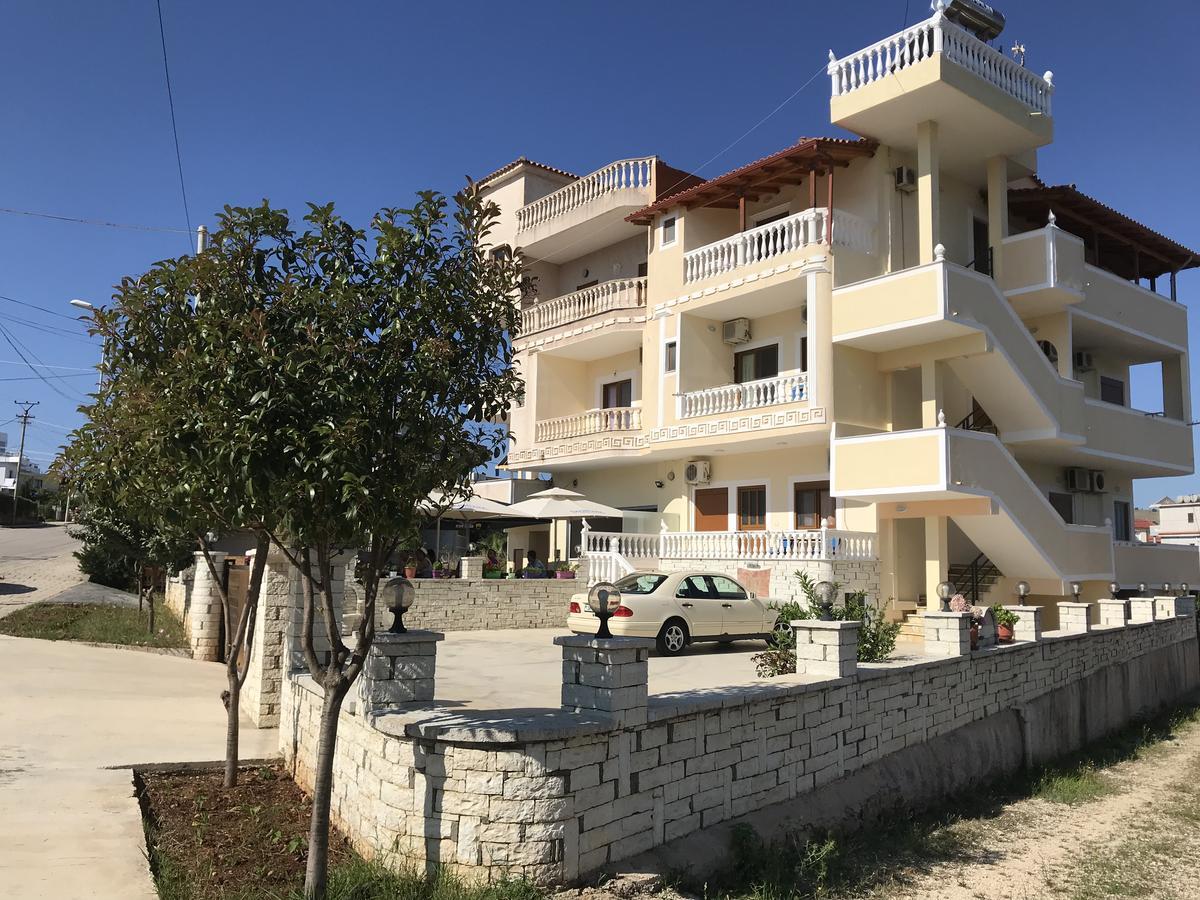Apartments Luis Ксамил Екстериор снимка