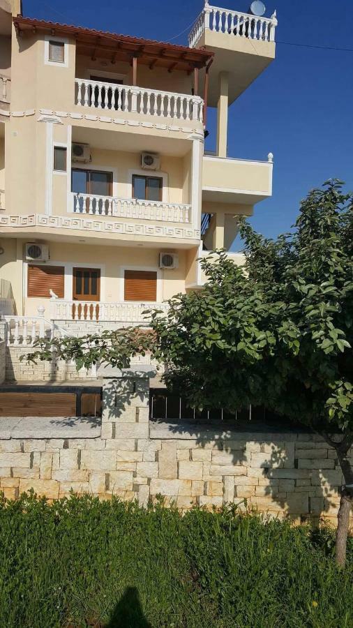 Apartments Luis Ксамил Екстериор снимка